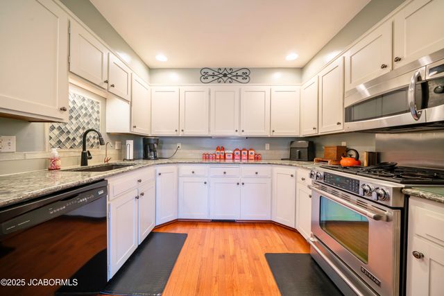 2012 TOWER DRIVE, Jefferson City, MO 65109