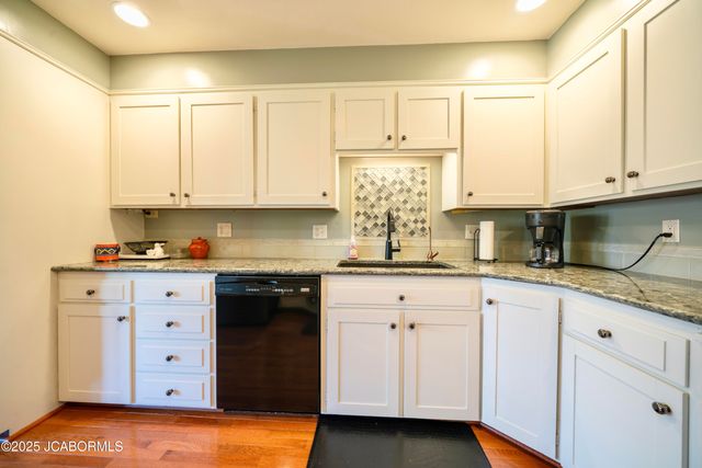 2012 TOWER DRIVE, Jefferson City, MO 65109