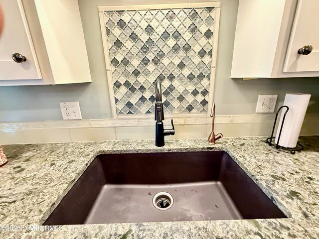 2012 TOWER DRIVE, Jefferson City, MO 65109