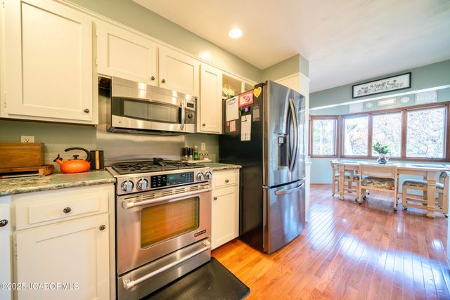 2012 TOWER DRIVE, Jefferson City, MO 65109