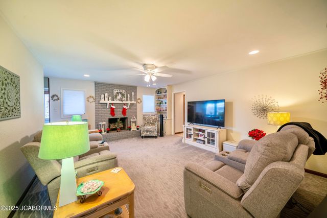 2012 TOWER DRIVE, Jefferson City, MO 65109