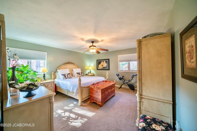 2012 TOWER DRIVE, Jefferson City, MO 65109