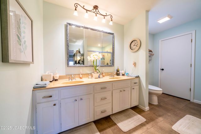 2012 TOWER DRIVE, Jefferson City, MO 65109