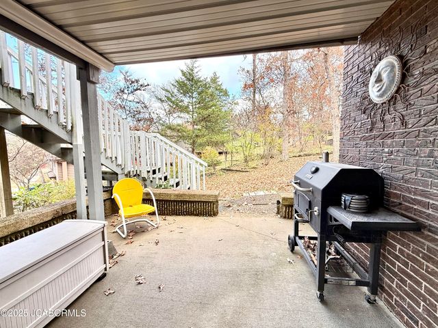 2012 TOWER DRIVE, Jefferson City, MO 65109