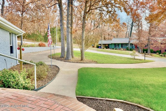 2012 TOWER DRIVE, Jefferson City, MO 65109