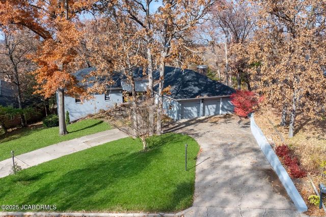 2012 TOWER DRIVE, Jefferson City, MO 65109