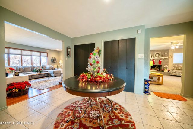 2012 TOWER DRIVE, Jefferson City, MO 65109