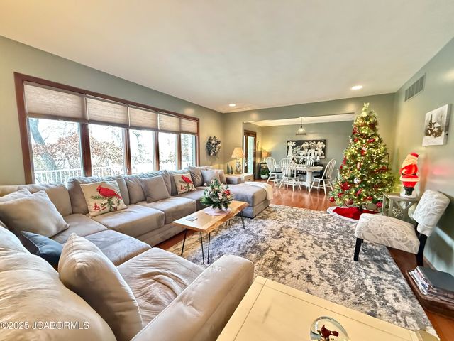 2012 TOWER DRIVE, Jefferson City, MO 65109