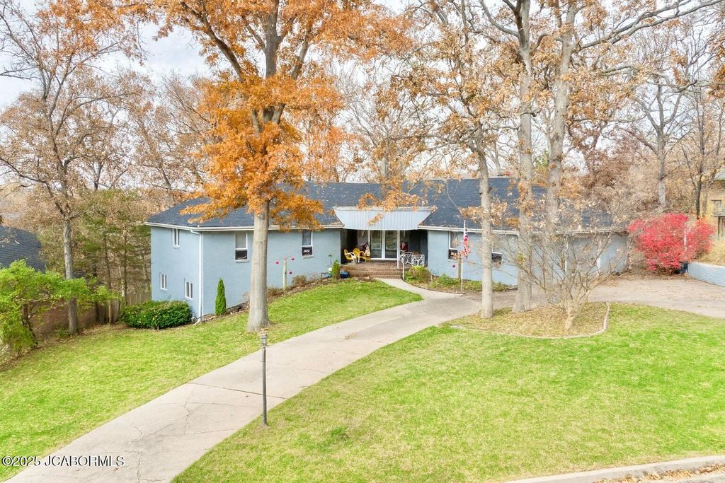 2012 TOWER DRIVE, Jefferson City, MO 65109