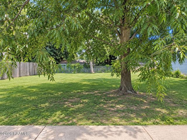 304 Cedar Crest Court, Lafayette, LA 70501