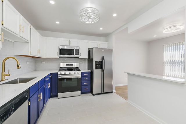 2155 College Drive, Glendale Heights, IL 60139