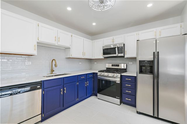 2155 College Drive, Glendale Heights, IL 60139