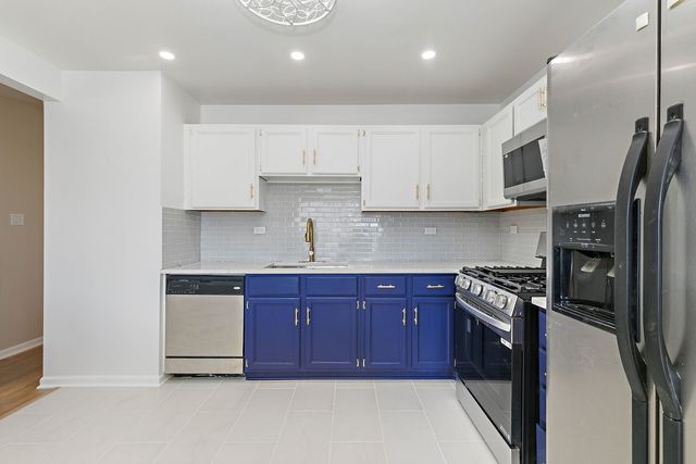 2155 College Drive, Glendale Heights, IL 60139