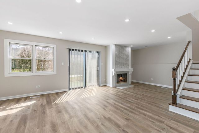 2155 College Drive, Glendale Heights, IL 60139