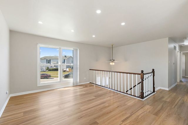 2155 College Drive, Glendale Heights, IL 60139