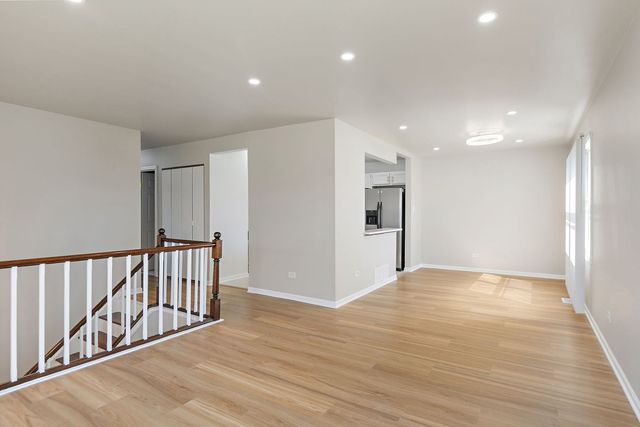 2155 College Drive, Glendale Heights, IL 60139