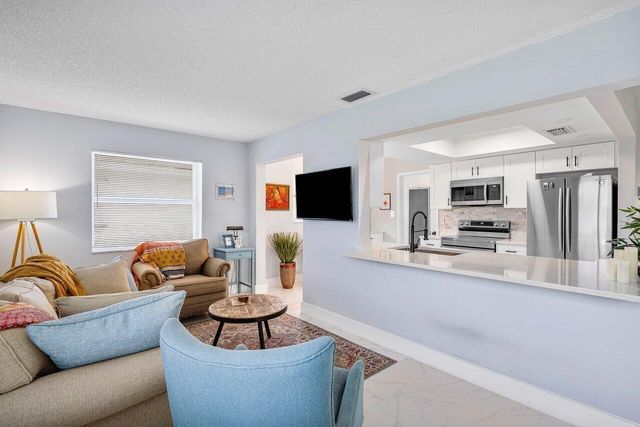 517 SW 18th Street, Boynton Beach, FL 33426