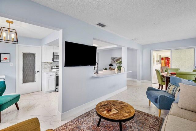 517 SW 18th Street, Boynton Beach, FL 33426
