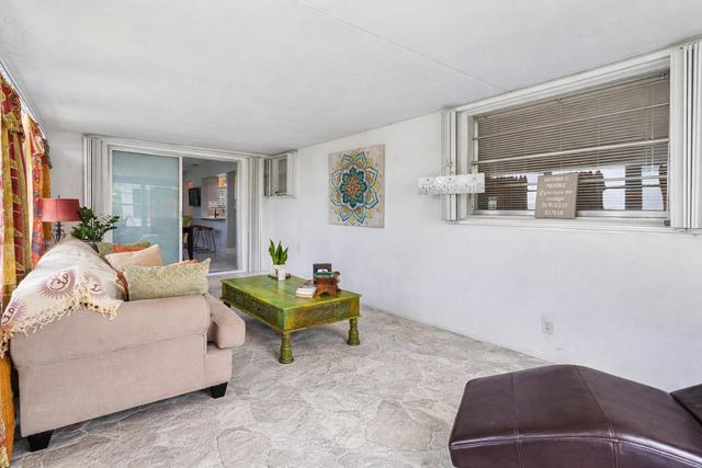 517 SW 18th Street, Boynton Beach, FL 33426