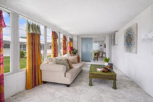 517 SW 18th Street, Boynton Beach, FL 33426