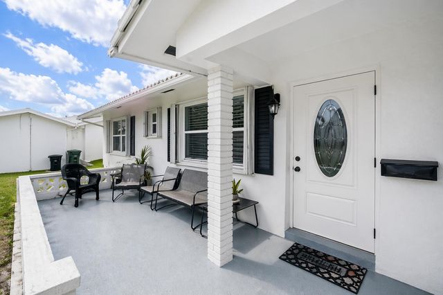 517 SW 18th Street, Boynton Beach, FL 33426
