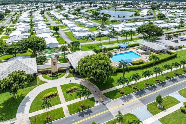 517 SW 18th Street, Boynton Beach, FL 33426
