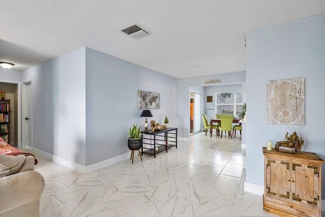 517 SW 18th Street, Boynton Beach, FL 33426