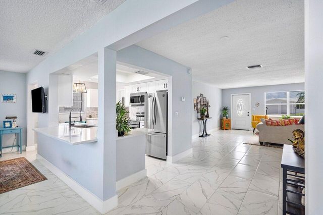 517 SW 18th Street, Boynton Beach, FL 33426
