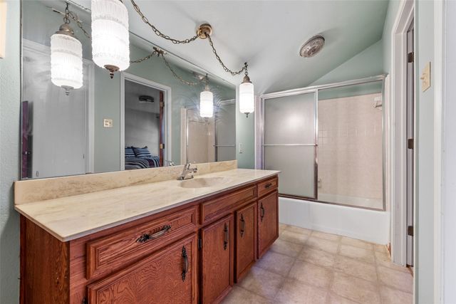 414 Granada Calle Court, Granbury, TX 76049