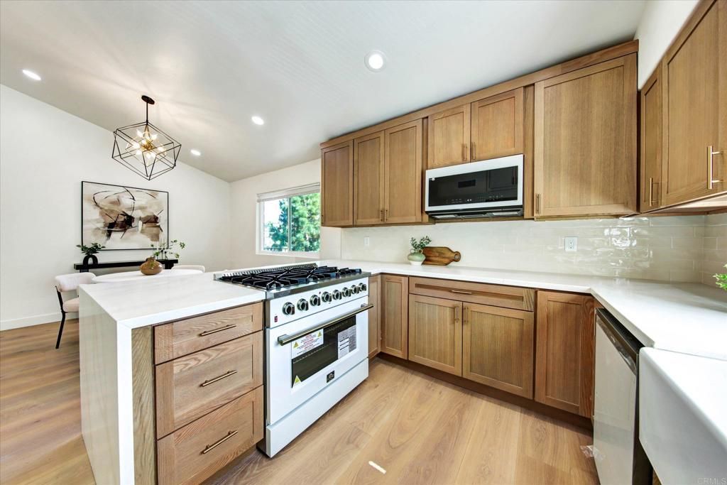 Image 14 of property listing at 8438 Fanita Drive, Santee, CA 92071