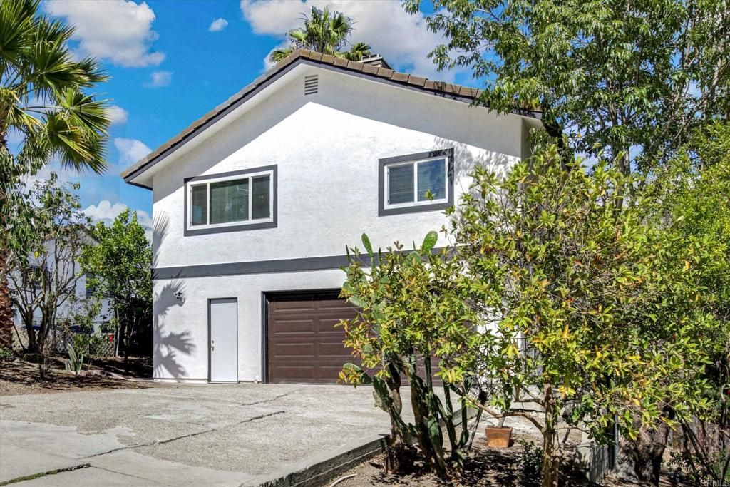 Image 2 of property listing at 8438 Fanita Drive, Santee, CA 92071