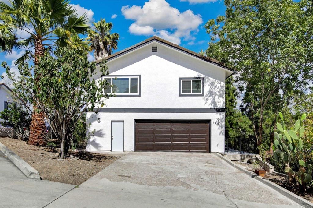 Image 4 of property listing at 8438 Fanita Drive, Santee, CA 92071