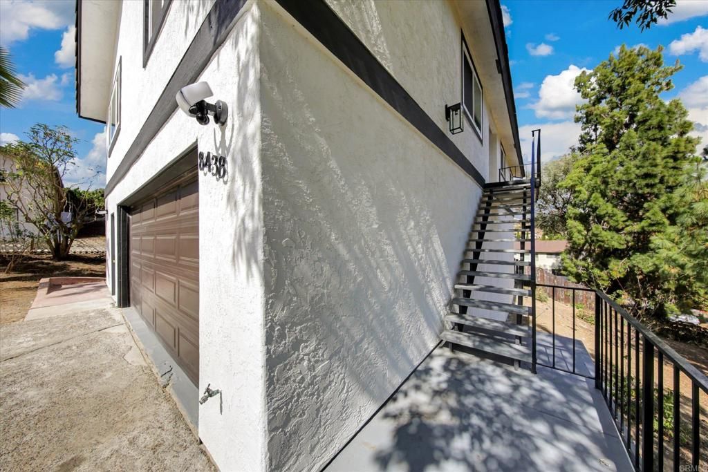 Image 5 of property listing at 8438 Fanita Drive, Santee, CA 92071