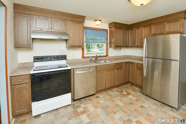96 Crestwood Trail, East Hartford, CT 06118