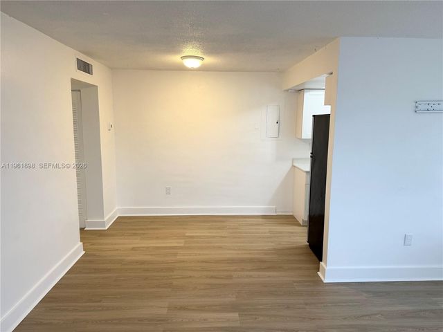 31 NW 163rd St 39, Miami, FL 33169