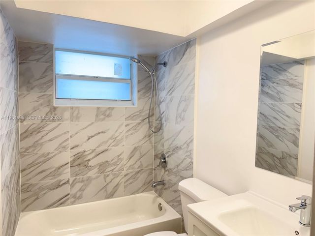 31 NW 163rd St 39, Miami, FL 33169