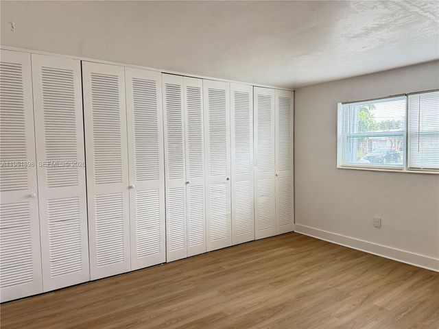 31 NW 163rd St 39, Miami, FL 33169