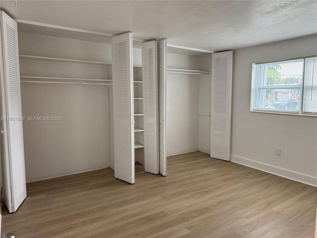 31 NW 163rd St 39, Miami, FL 33169