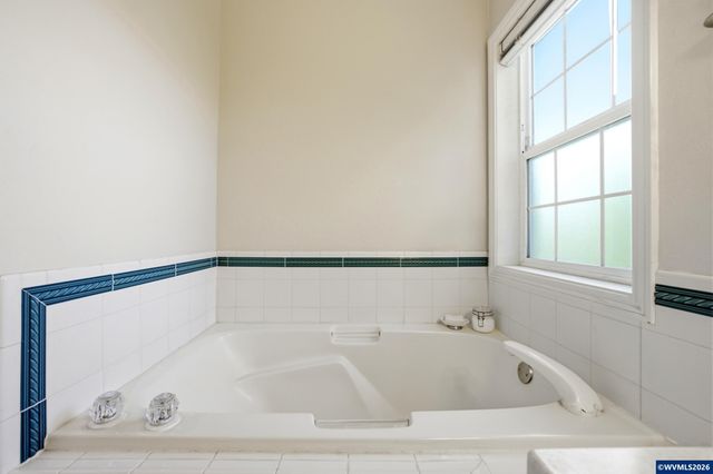 1341 Bent Grass Ct NE, Keizer, OR 97303