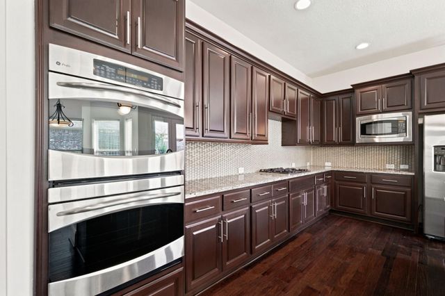 6 Sleeping Colt Place, The Woodlands, TX 77389