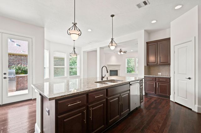 6 Sleeping Colt Place, The Woodlands, TX 77389