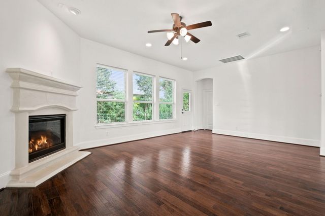 6 Sleeping Colt Place, The Woodlands, TX 77389