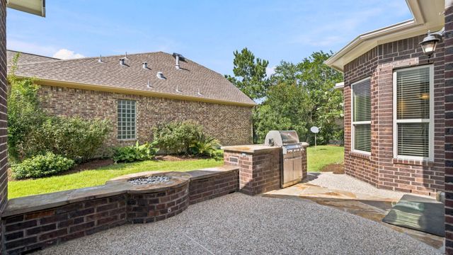 6 Sleeping Colt Place, The Woodlands, TX 77389