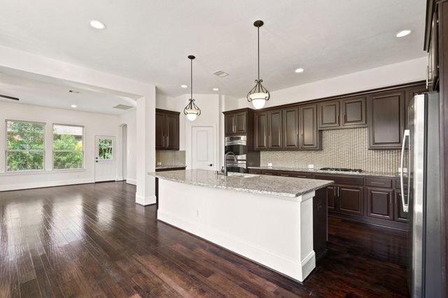 6 Sleeping Colt Place, The Woodlands, TX 77389