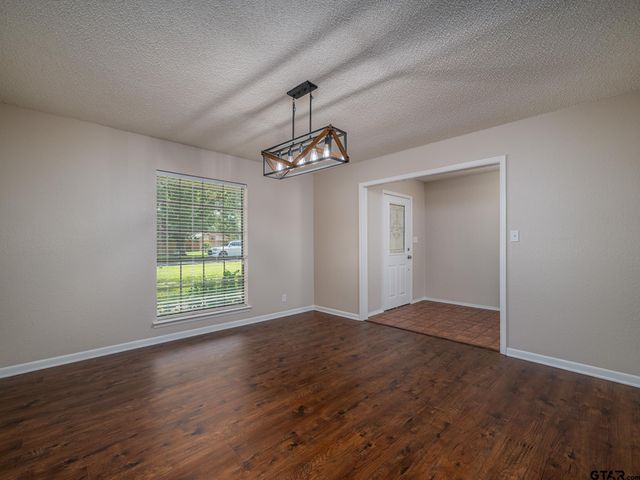 519 Sunnyside Dr, Chandler, TX 75758