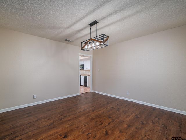 519 Sunnyside Dr, Chandler, TX 75758