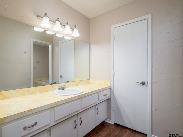 519 Sunnyside Dr, Chandler, TX 75758