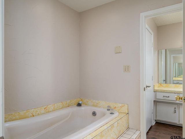 519 Sunnyside Dr, Chandler, TX 75758