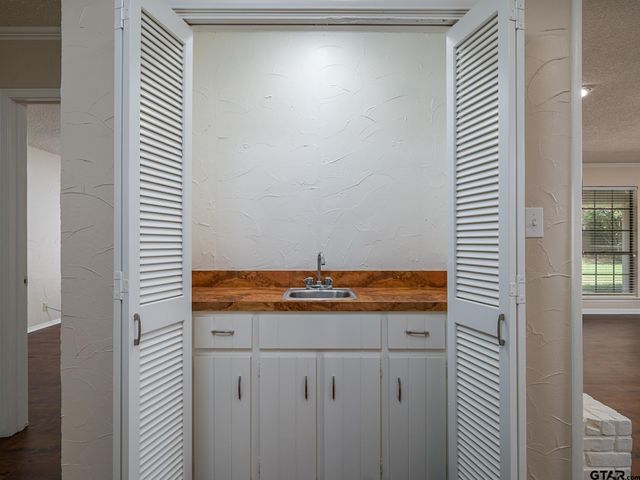 519 Sunnyside Dr, Chandler, TX 75758