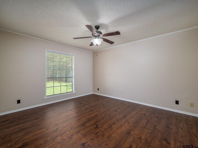 519 Sunnyside Dr, Chandler, TX 75758